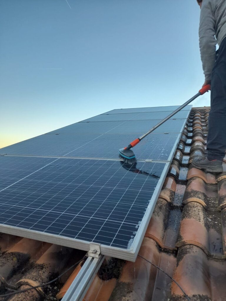 limpieza de placas solares eliana