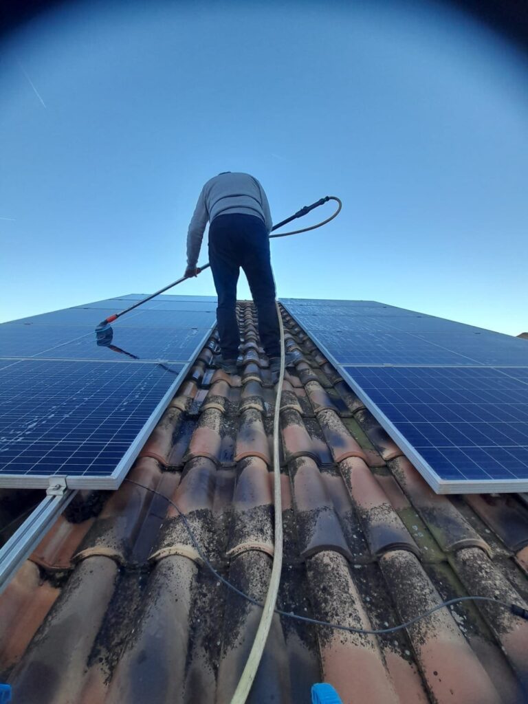 limpieza de placas solares san antonio benageber