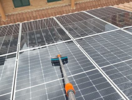 Empresa de limpieza de placas solares en Valencia